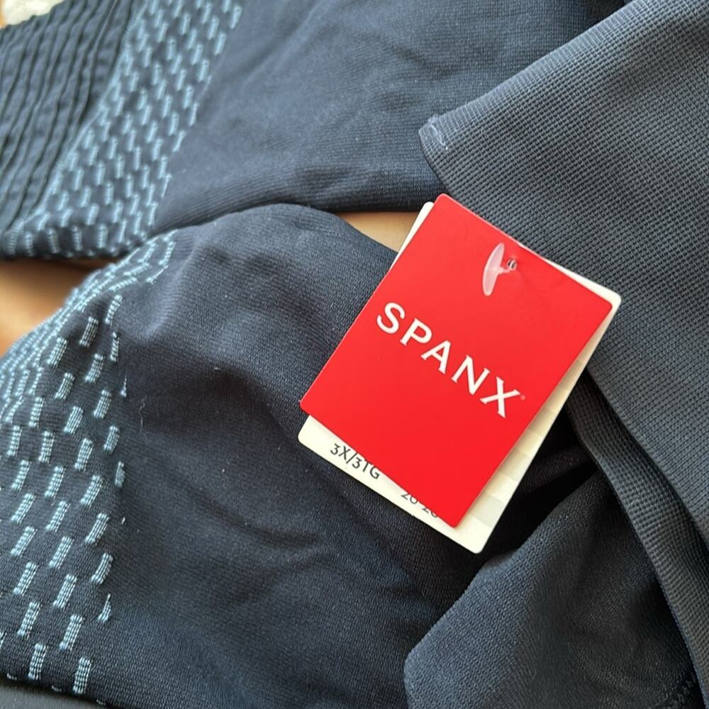 SPANX Women's Spanx Leggings Look at Me Now Seamless Moto Workout Small $88 - Picture 9 of 9